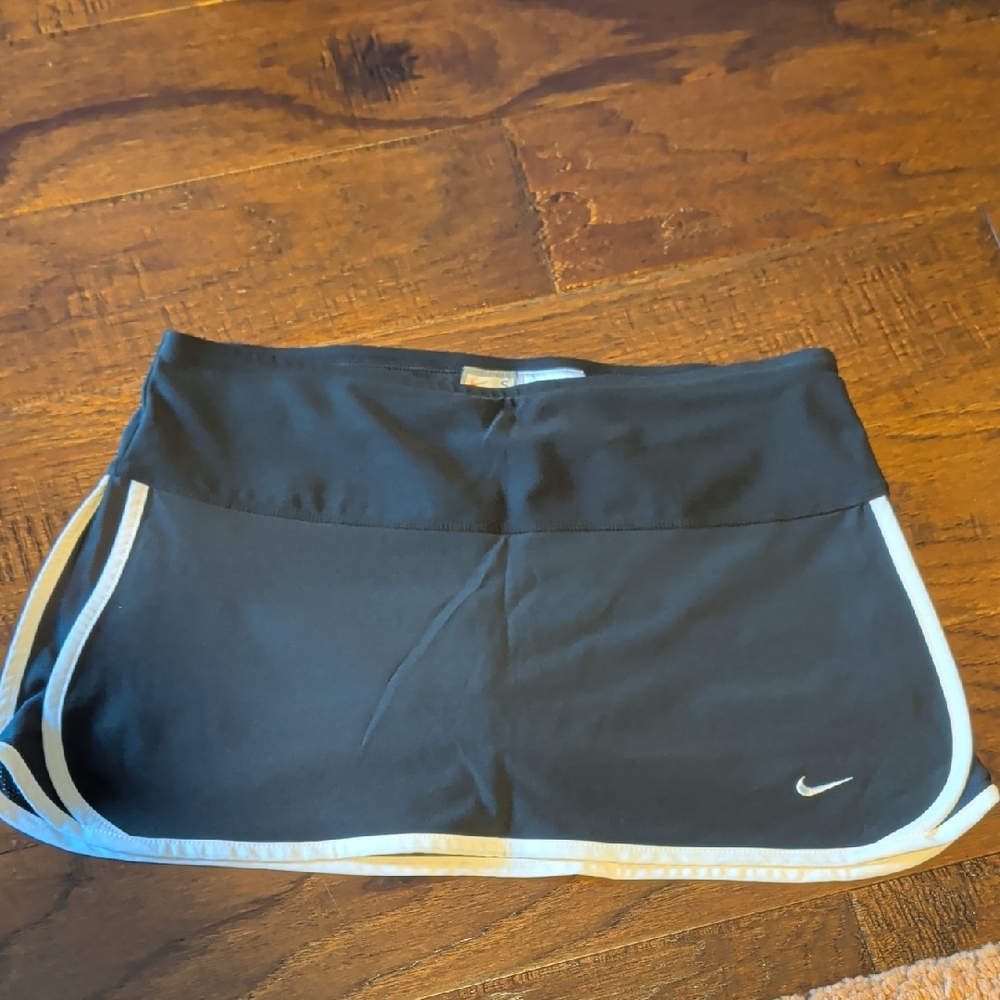Nike Women's Black and White Athletic Skirt
